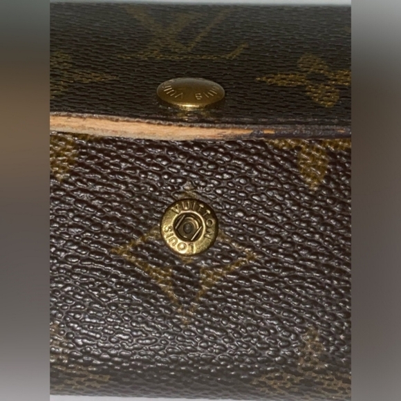 Authentic Louis Vuitton 6 Key/Card Holder - Picture 7 of 13